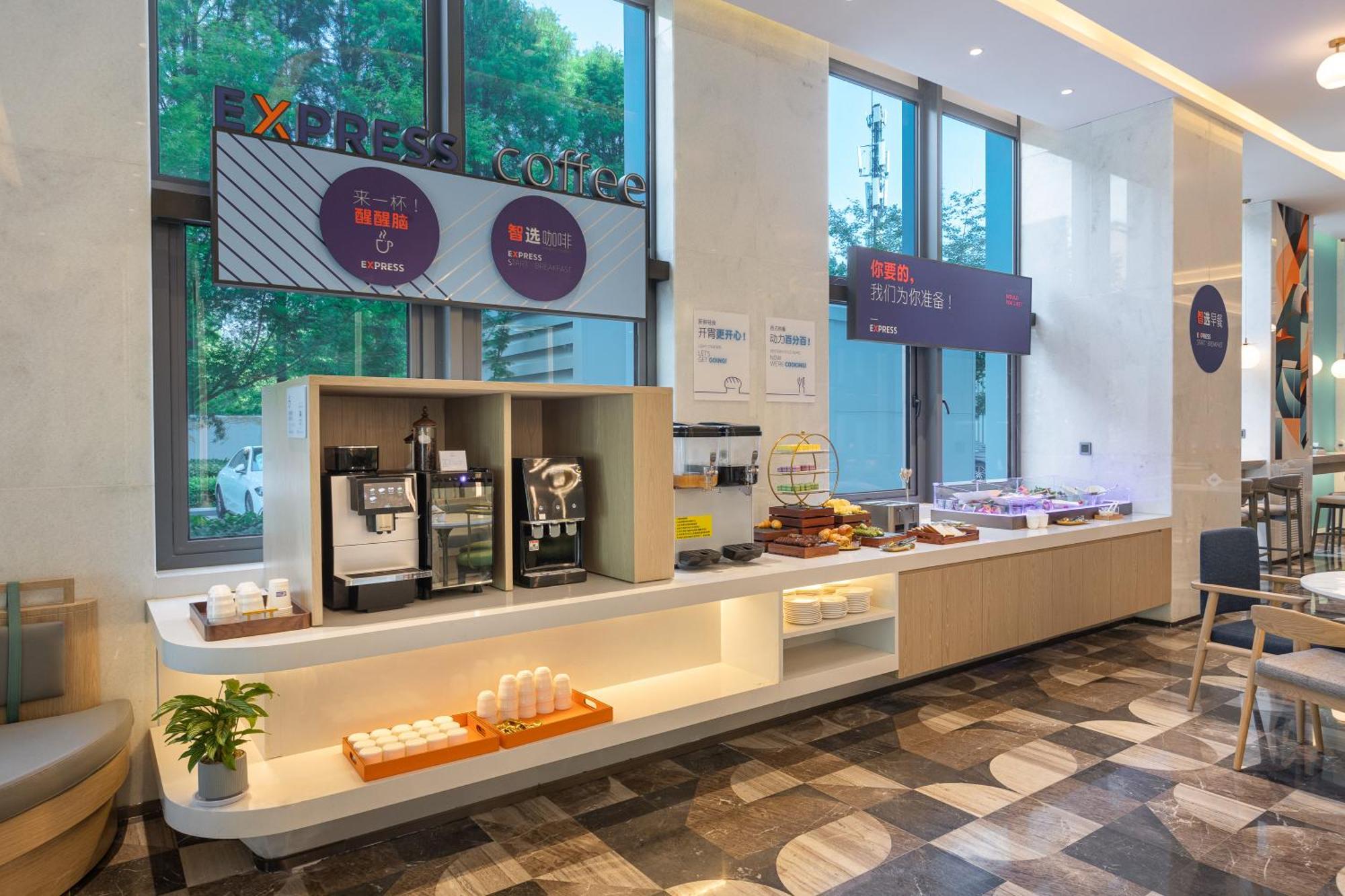 Holiday Inn Express Changfeng Park Shanghai Exterior foto