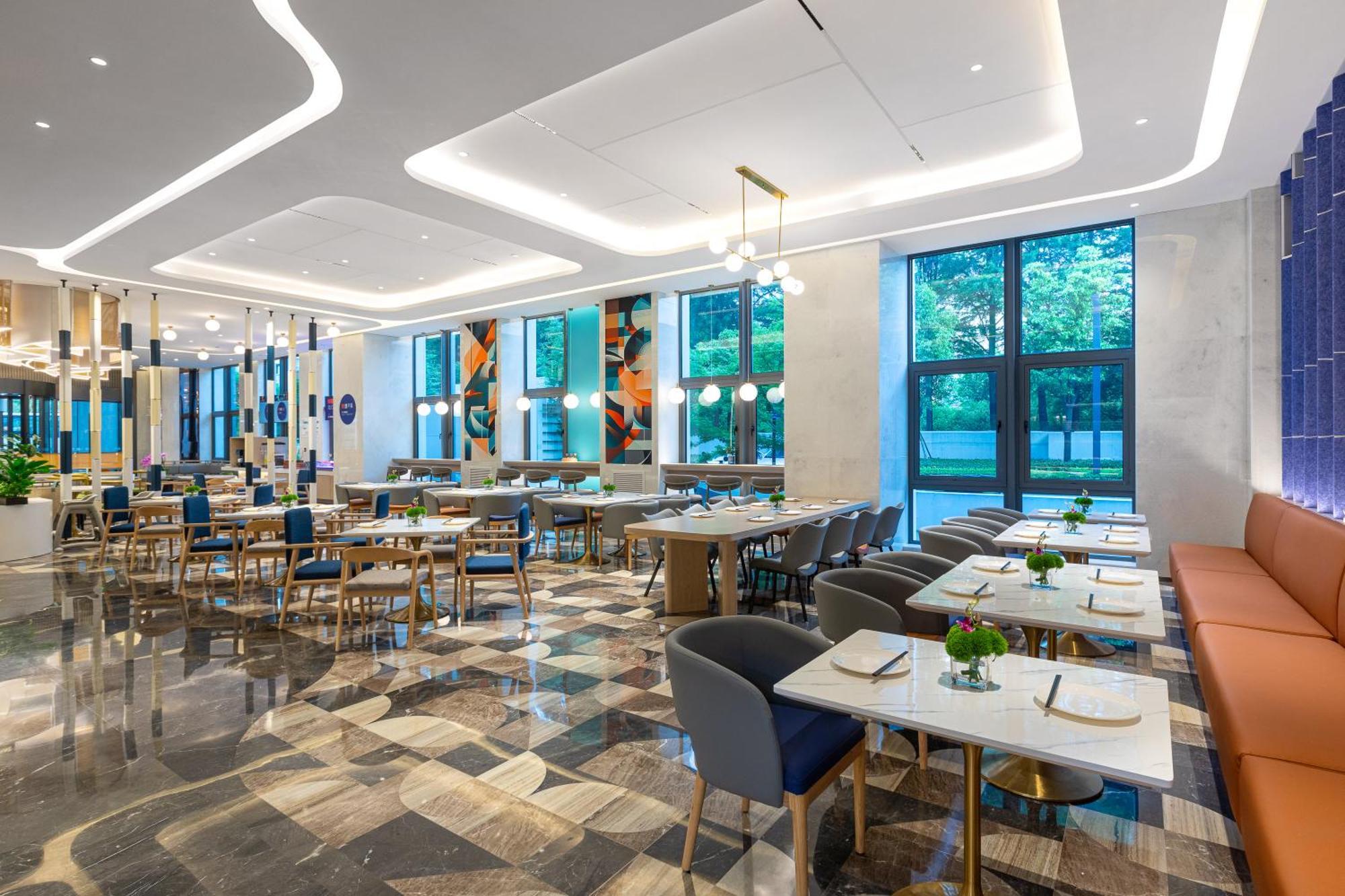 Holiday Inn Express Changfeng Park Shanghai Exterior foto